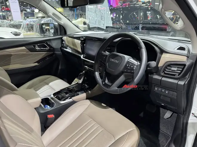 Isuzu Mu-X 2025 cải thiện về ngoại hình lẫn tiện nghi