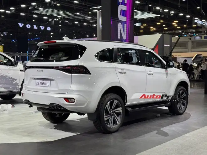 ISUZU Mu-X 2025, Máy dầu 2.2L, mâm 20inch